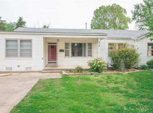 214 E Martha Ave, Mulvane, KS 67110