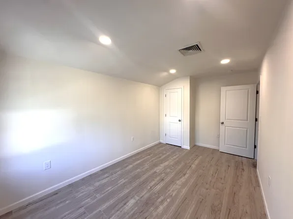 19-15 Clintonville Street image 10 of 17