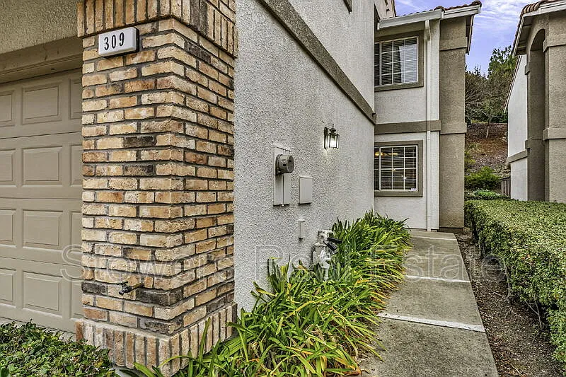 3 bed, 2.5 bath, 1598 sqft, $3,795 — Photo 2