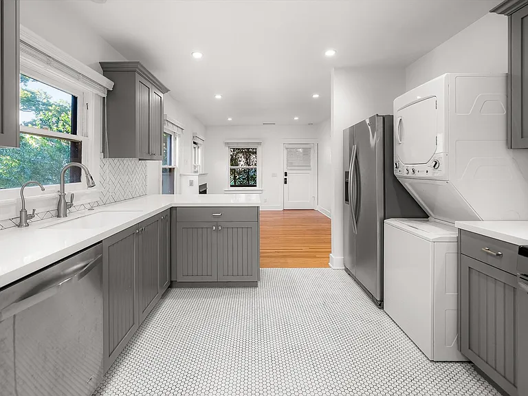 617 De La Vina St — Photo 21