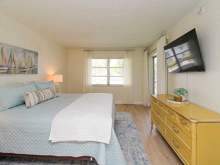 1686 Blue Point Ave #B7 — Photo 41