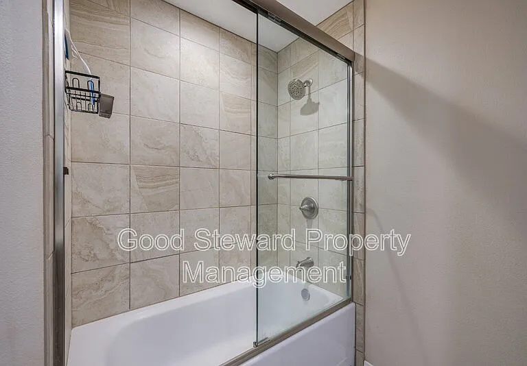 1219 N Van Buren St — Photo 10