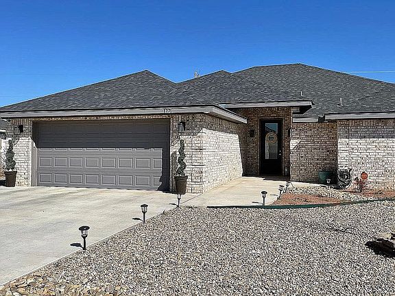 2nd image of 1221 Oakwood Cir