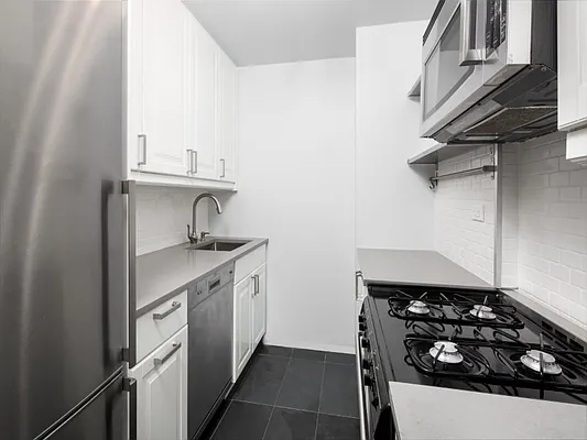 Sold by Sotheby's International Realty | media 10