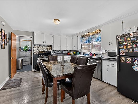 5th image of 2482 Forest Ave