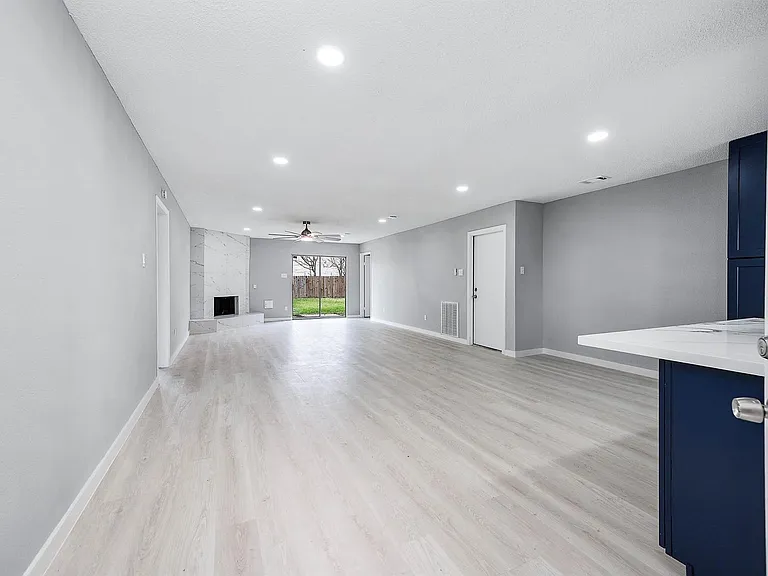 3610 Brier Gardens Dr — Photo 3