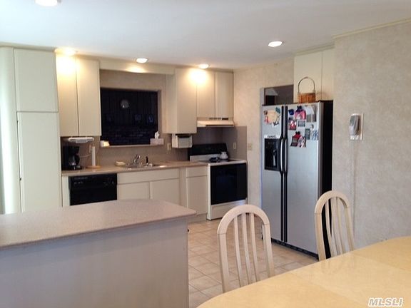 2nd image of 8 Knollwood Ct