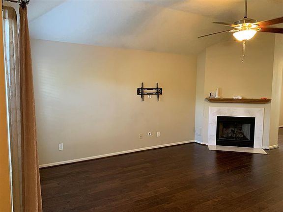 5th image of 16946 Dusty Mill Dr E