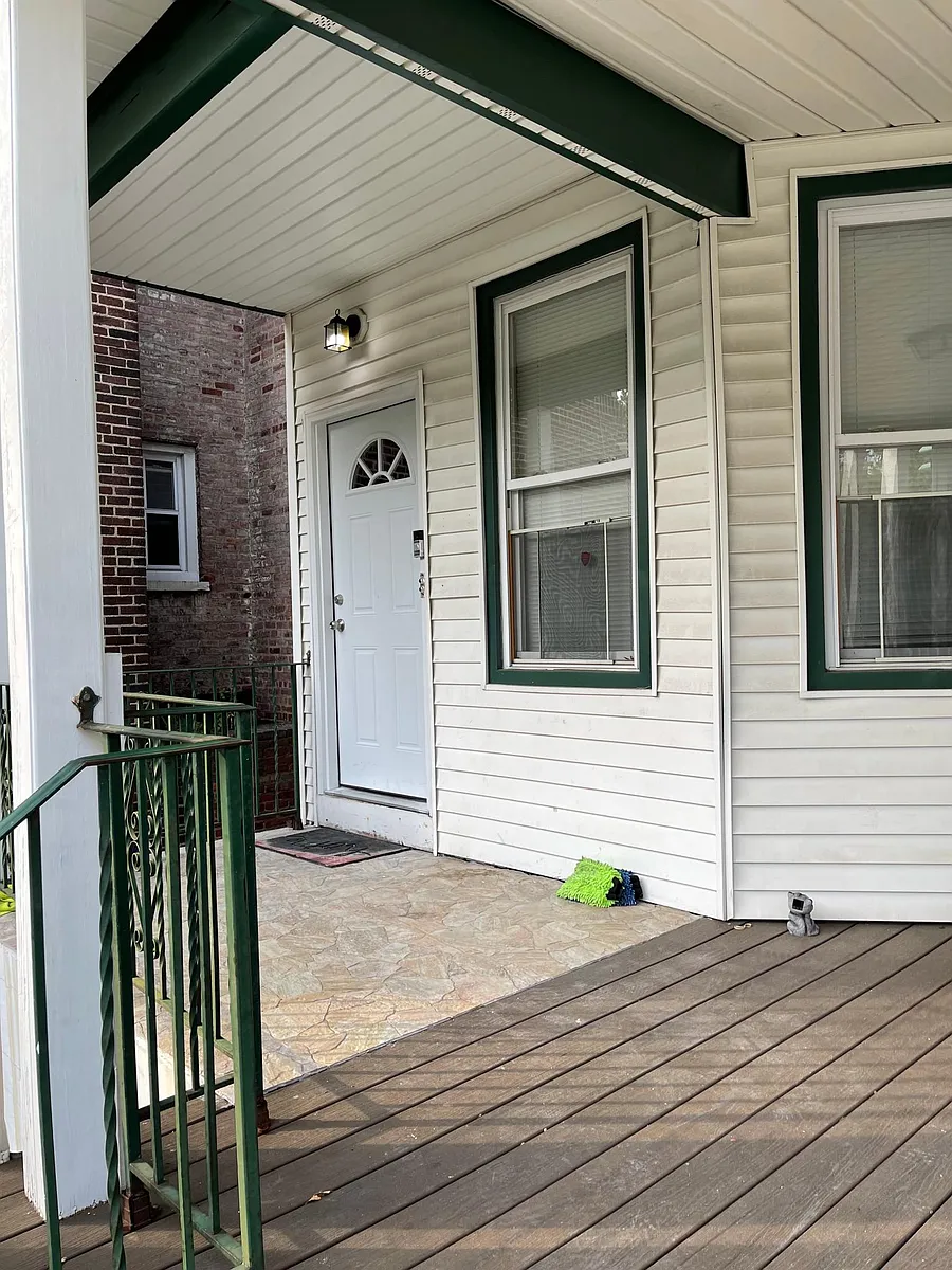 ENTRANCE TO UPSTAIRS APARTMENTS SECOND FLOOR IS APARTMENT 2, THIS RENTAL IS THIRD FLOOR, APARTMENT 3 - 24 Lenox Ave #3