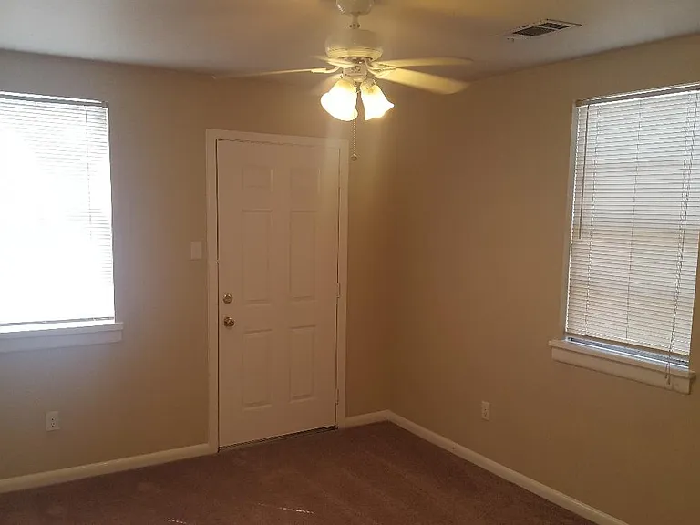 1131 Burdette St — Photo 3