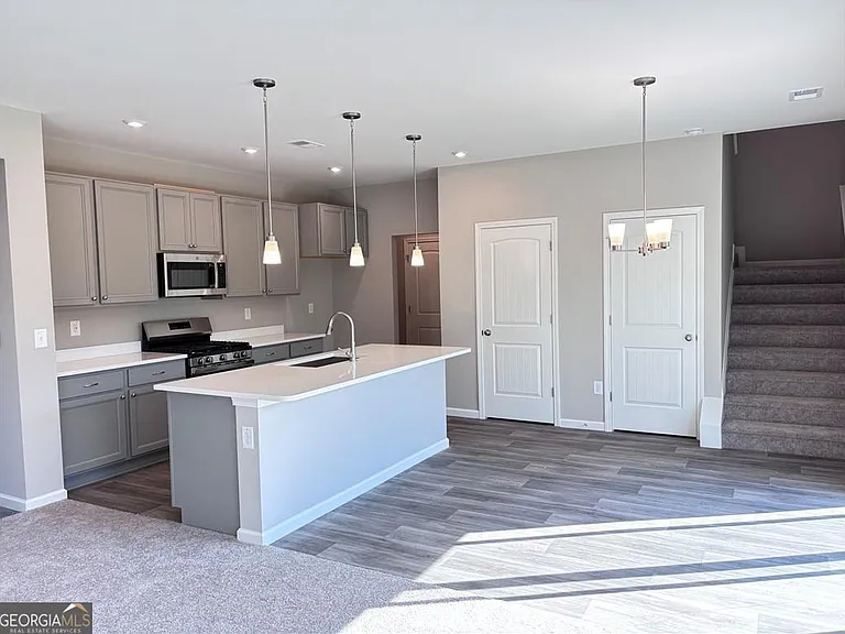 334 Traminer Way — Photo 3