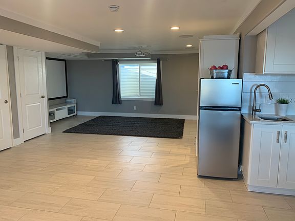 5th image of 632 W Regent Garden Ln