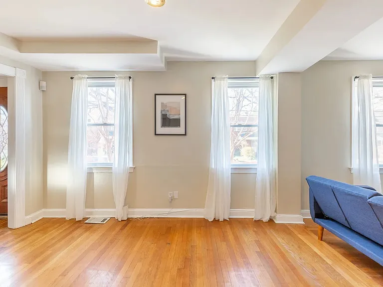 59 Farragut Pl NW — Photo 4