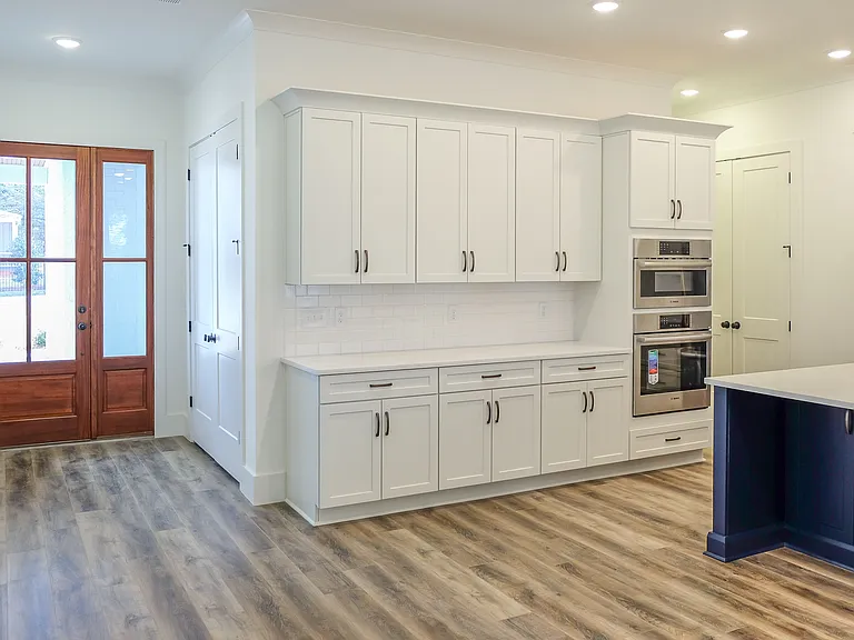 2818 Valley Rd — Photo 2