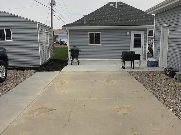 4th image of 695 Jensen St