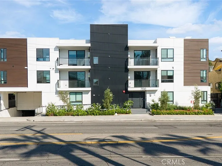 7510 Sepulveda Blvd #304 — Photo 2