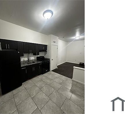 2nd image of 2216 W Tioga St APT 1