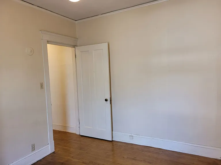 Cass Street Apartments — Photo 36