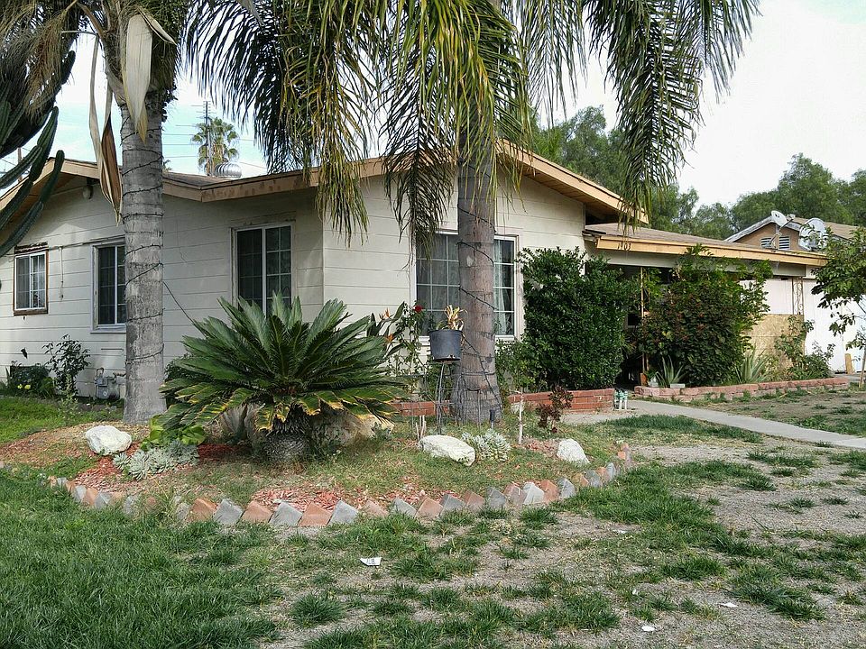 2nd image of 1903 E Cypress St