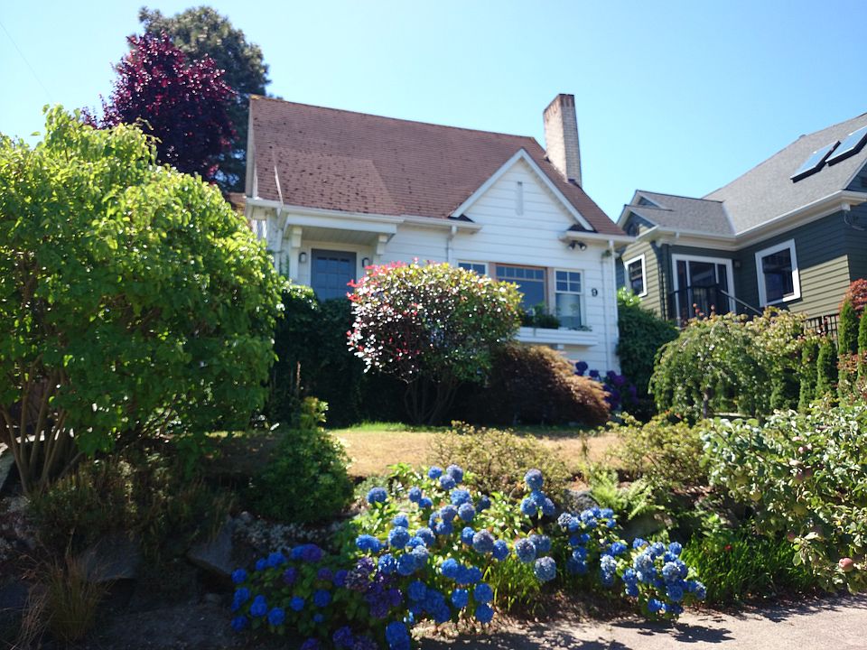 2nd image of 9 Raye St