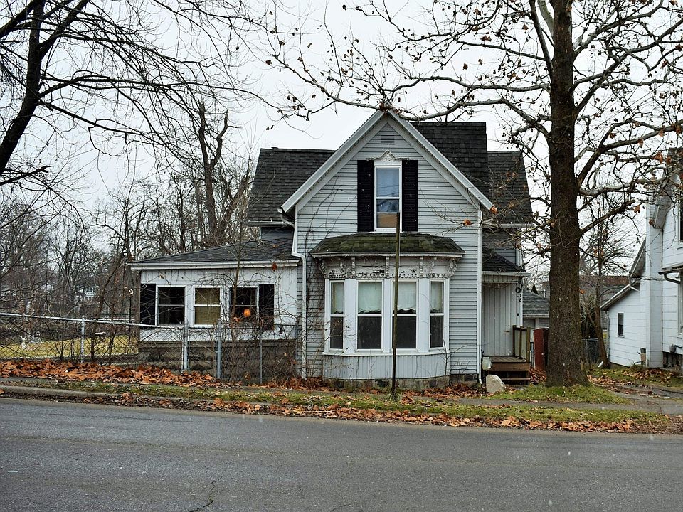 Front of house at 118 E. Knight Street