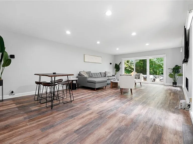 1210 E Beechwood Dr NW — Photo 3