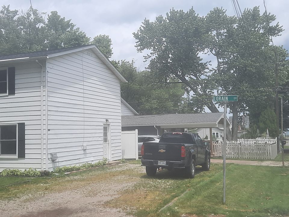 Walking distance to the lake as seen in the picture!