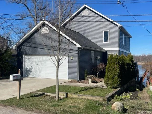 2214 Austin Dr, Novi, MI 48377