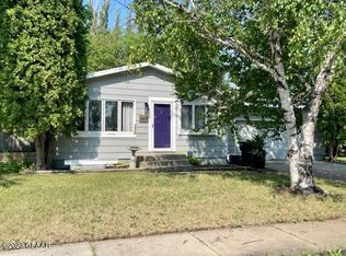 2800 Shadow Rd, Grand Forks, ND 58201