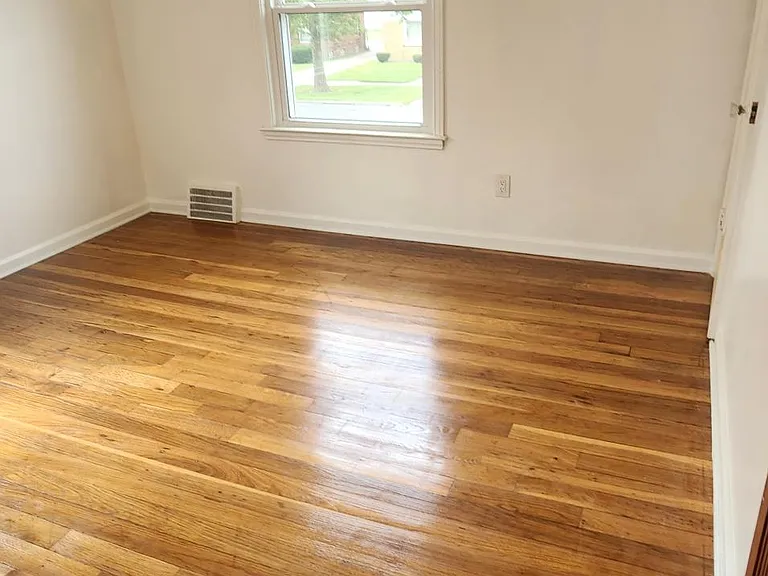 9024 Evergreen Ave — Photo 9