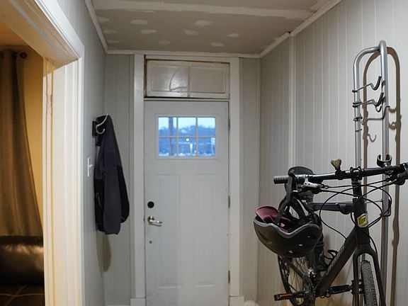 3rd image of 3216 Jane St #1