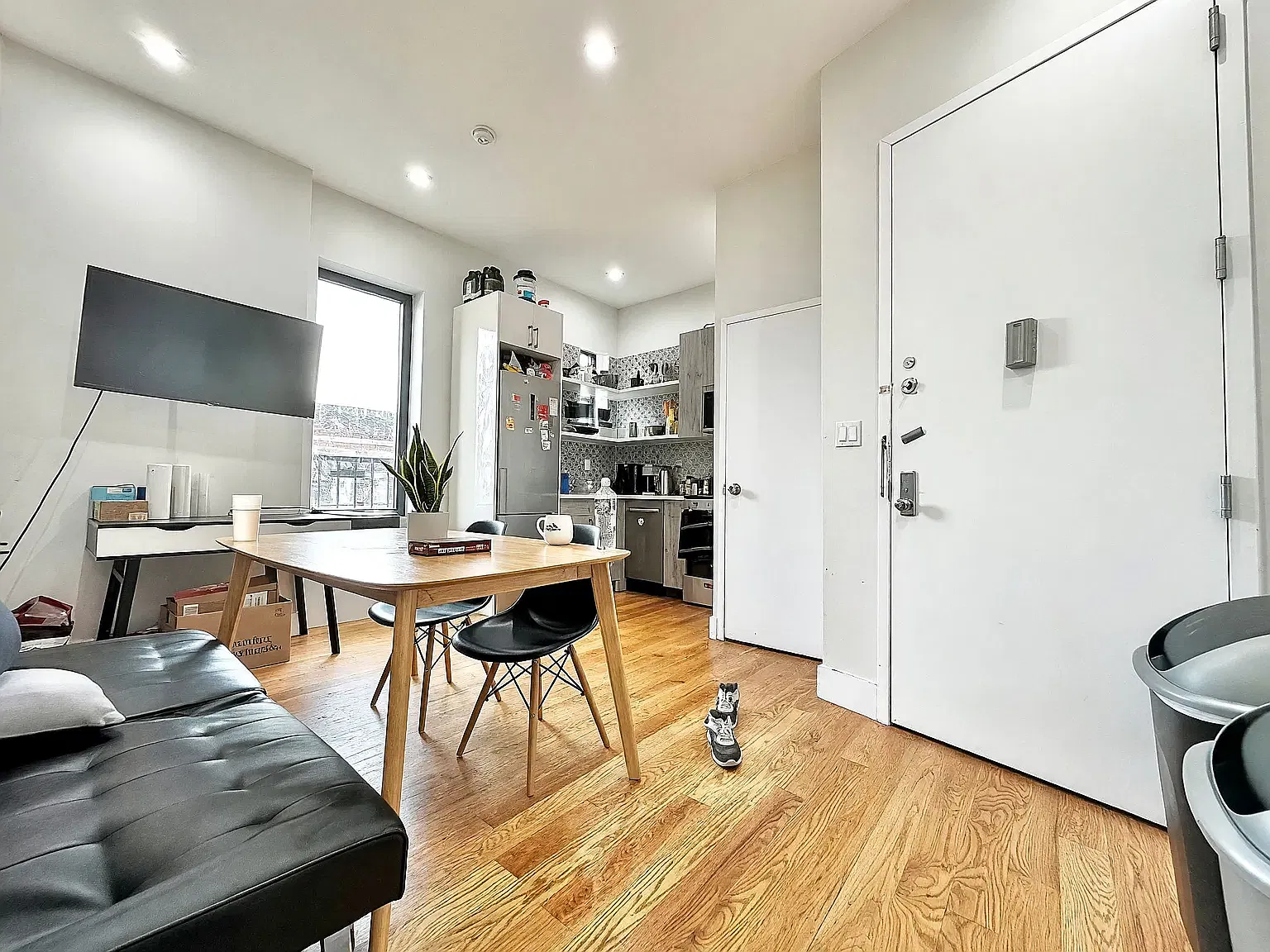 719 Seneca Avenue — Photo 2