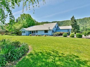 9401 Old Stage Rd, Central Pt, OR 97502