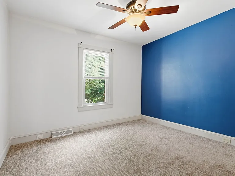 339 E Chestnut St — Photo 18