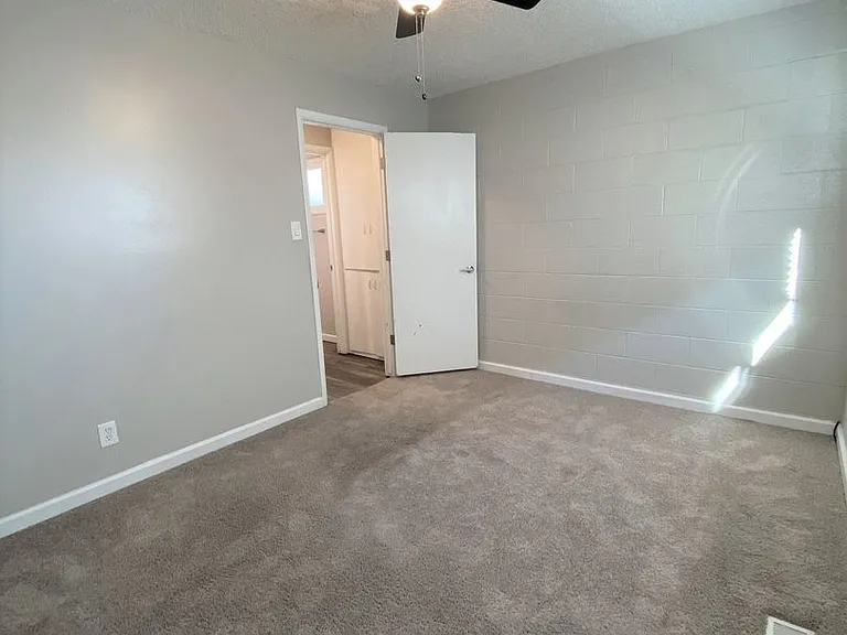1565 W 6th St — Photo 7