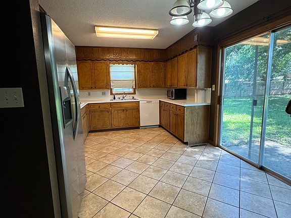 4th image of 612 S Westview Dr