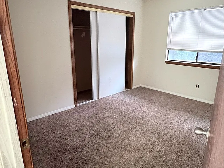 17735 Vista Point Dr — Photo 8