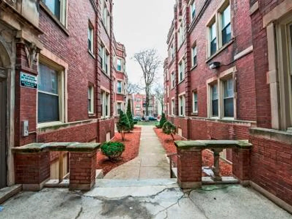 4714 S Michigan