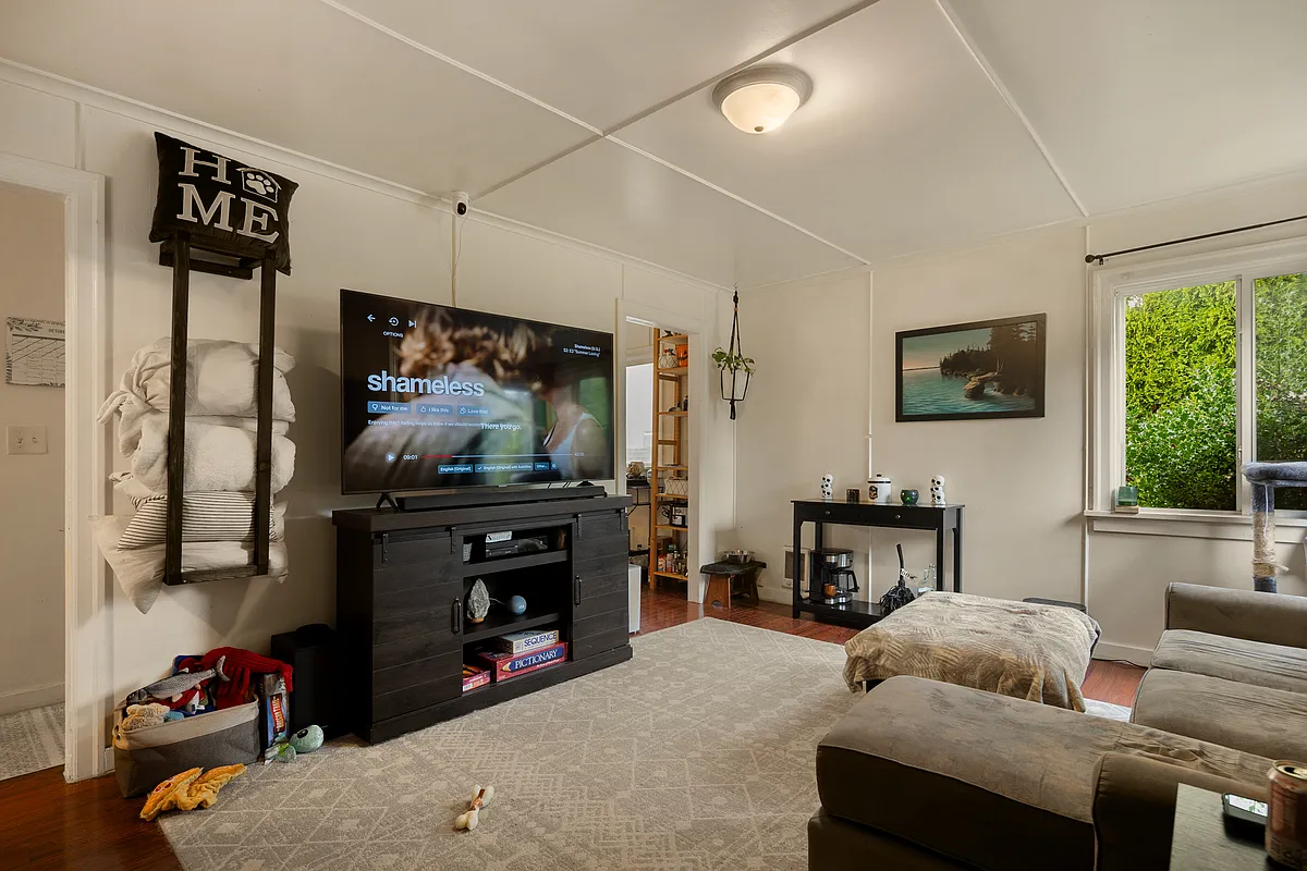 living Room - 213 State St S