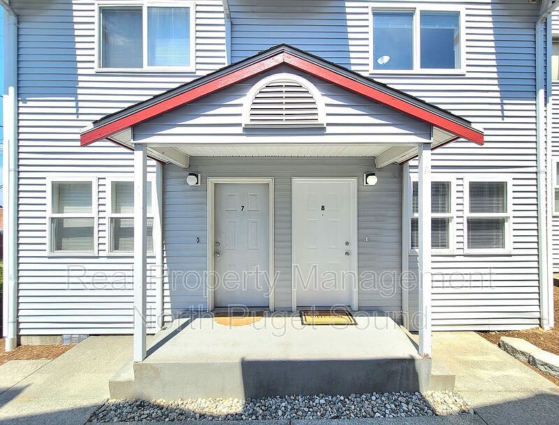 1st image of 3208 Hoyt Ave APT 8