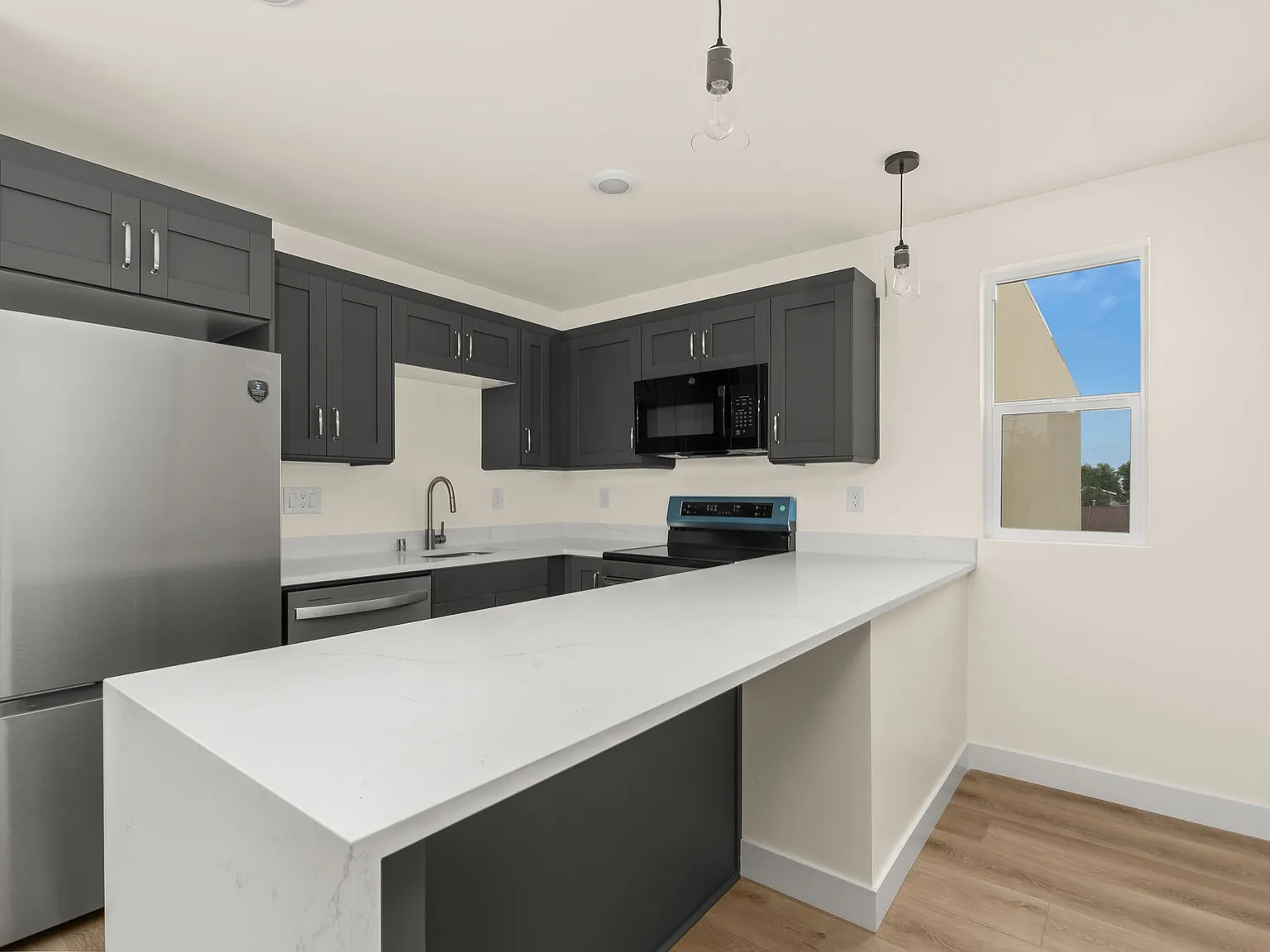 2 bed, $2,995 — Photo 3