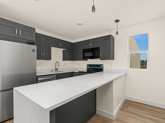 3rd image of 3318 Luna Ave #2