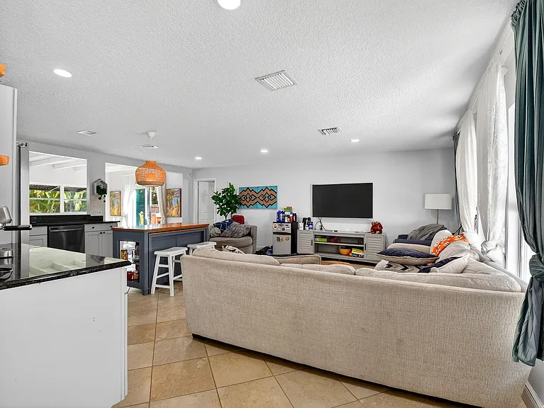 320 Riverdale Rd — Photo 10