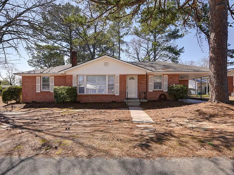 1813 Fairlawn Cir — Photo 1