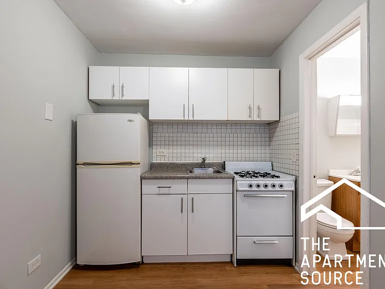 4610 N Dover St #2G — Photo 2