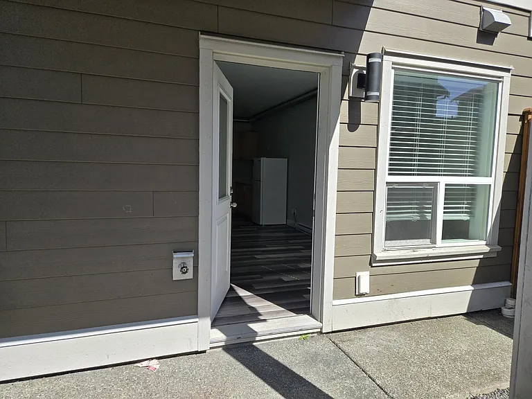 6242 Dwyer Cres — Photo 9
