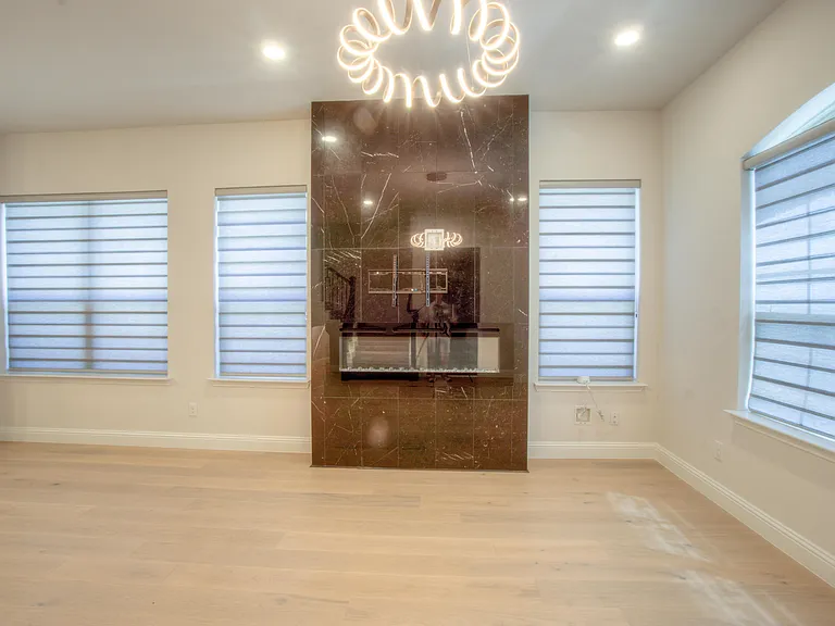 4429 Murphy Ln — Photo 2