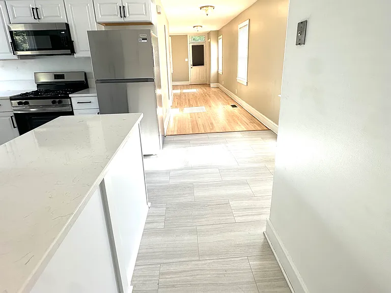 310 W Scott St #A — Photo 11