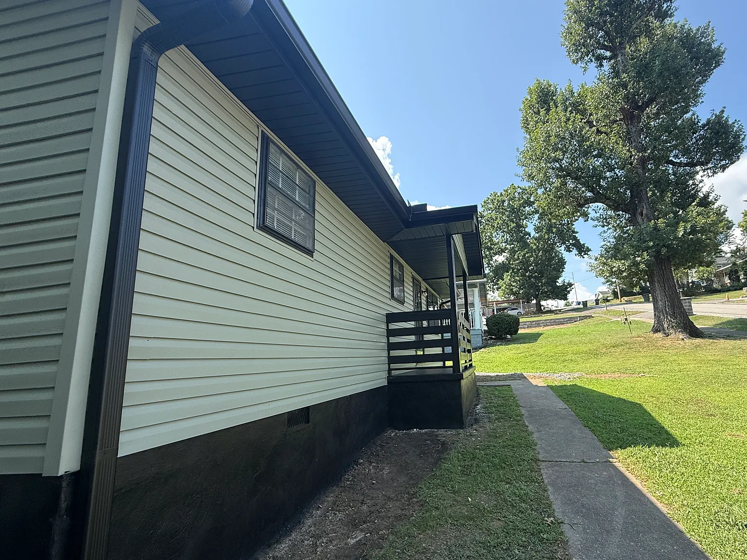 3 bed, 1000 sqft, $1,695 — Photo 4