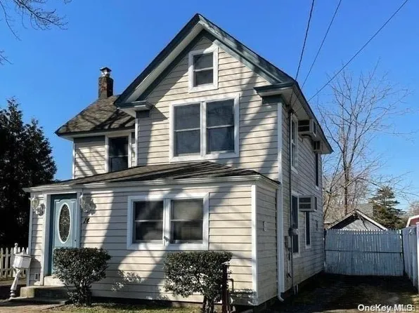 14 1st Avenue, East Islip, NY 11730